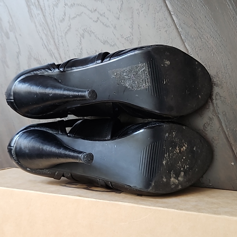 H&M Zip-Back Pumps - Picture 5 of 6